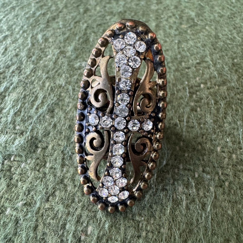 Gold Vintage-Inspired Ring with Intricate Filigree